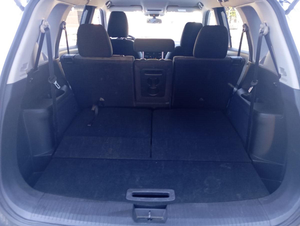 2025 Nissan X-Trail X Trail 4x2 Blanco - Miniatura 5