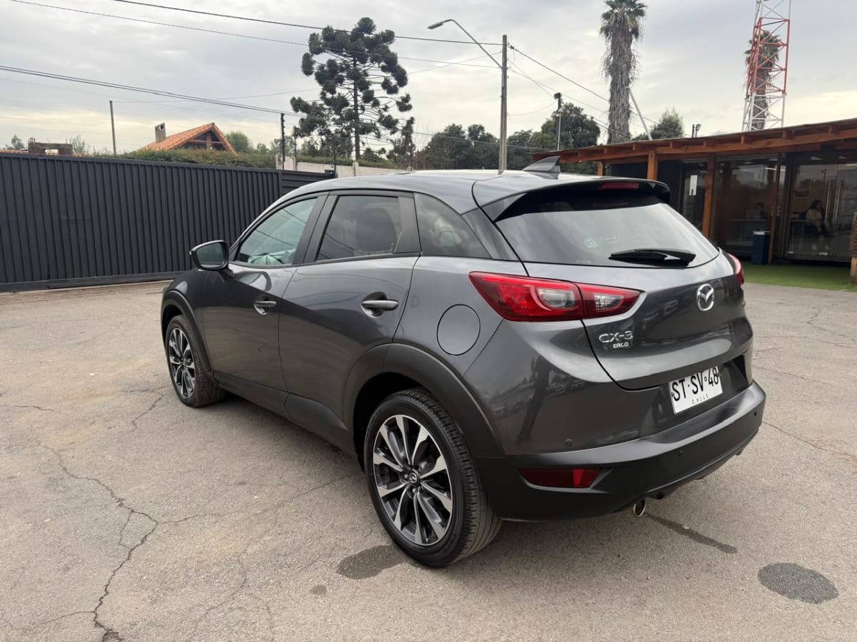 2023 Mazda Cx3 4x2 Gris - Miniatura 3