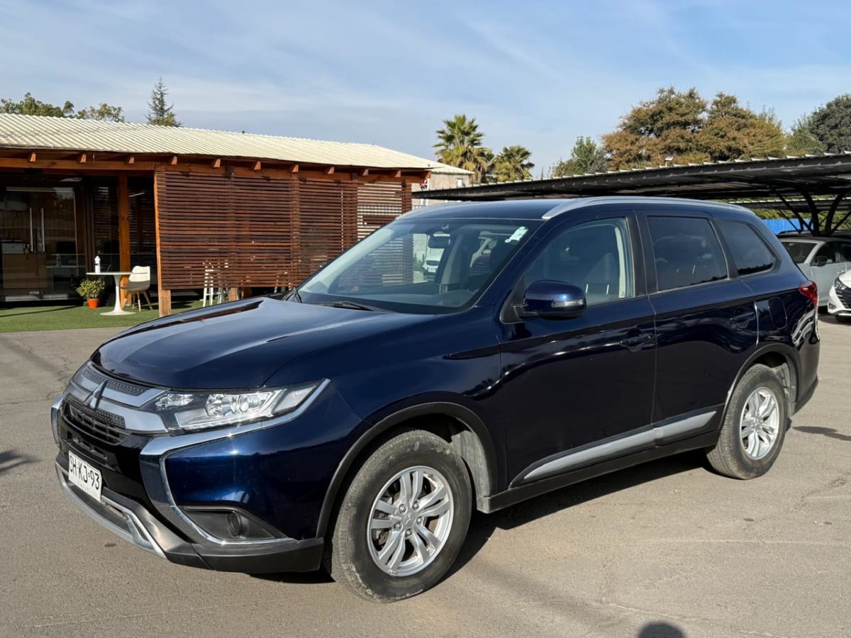 2023 Mitsubishi Outlander 2.0 Azul - Imagen 1