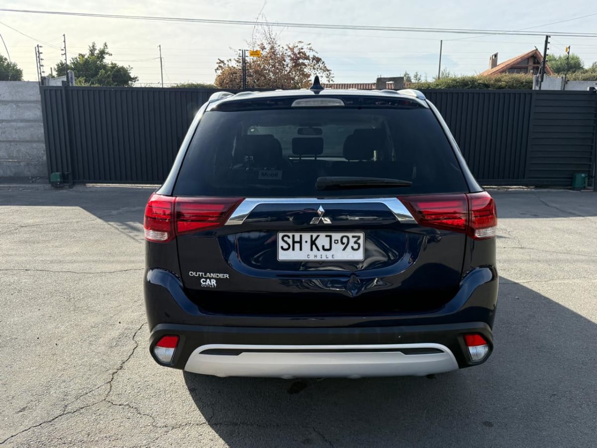 2023 Mitsubishi Outlander 2.0 Azul - Miniatura 4