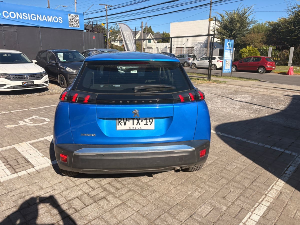 2022 Peugeot 2008 Blue HDI Azul - Miniatura 3