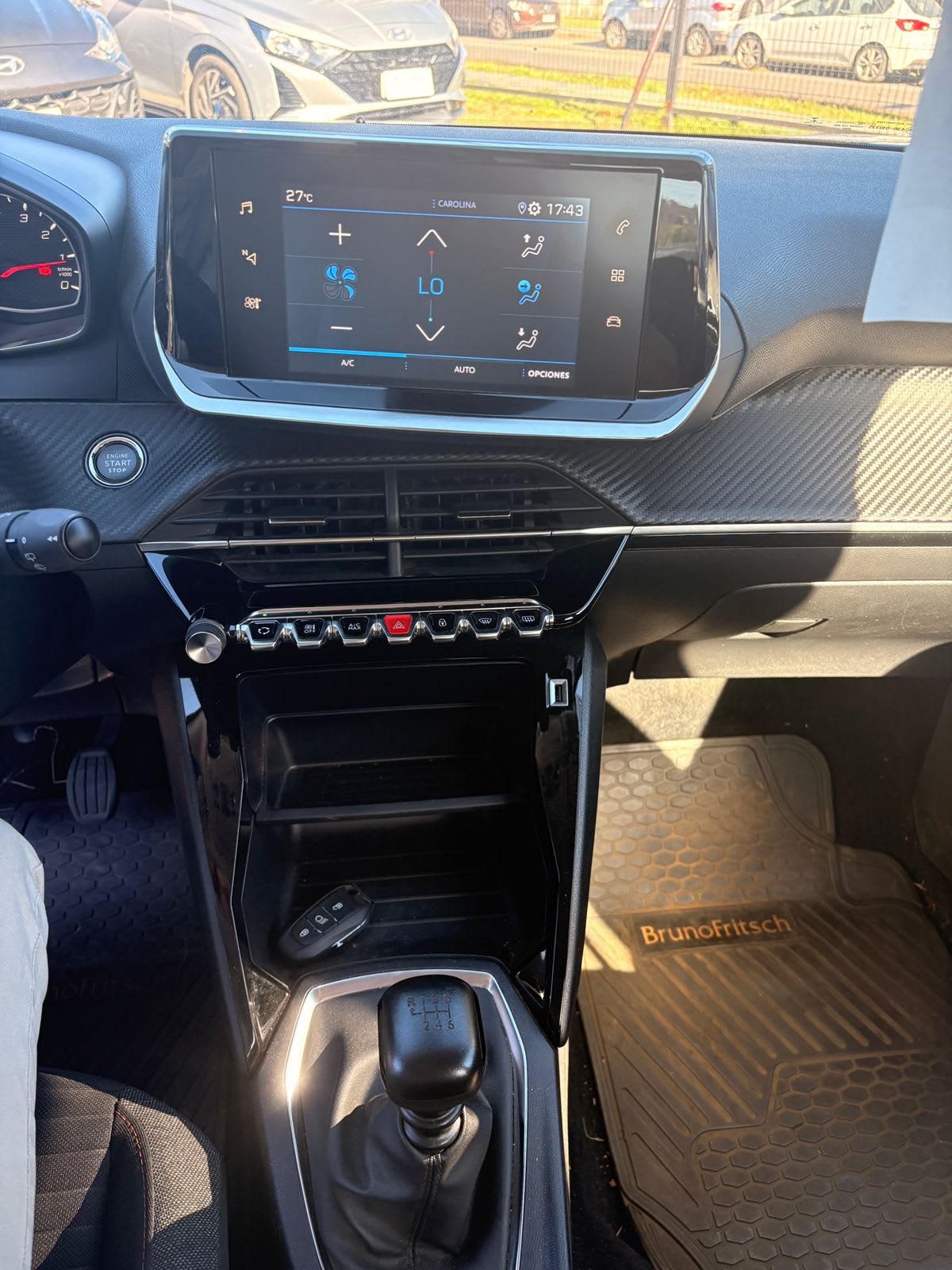 2022 Peugeot 2008 Blue HDI Azul - Miniatura 7