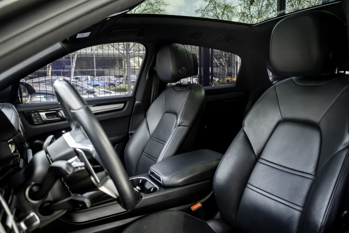 2023 Porsche Cayenne S coupe Gris - Miniatura 7