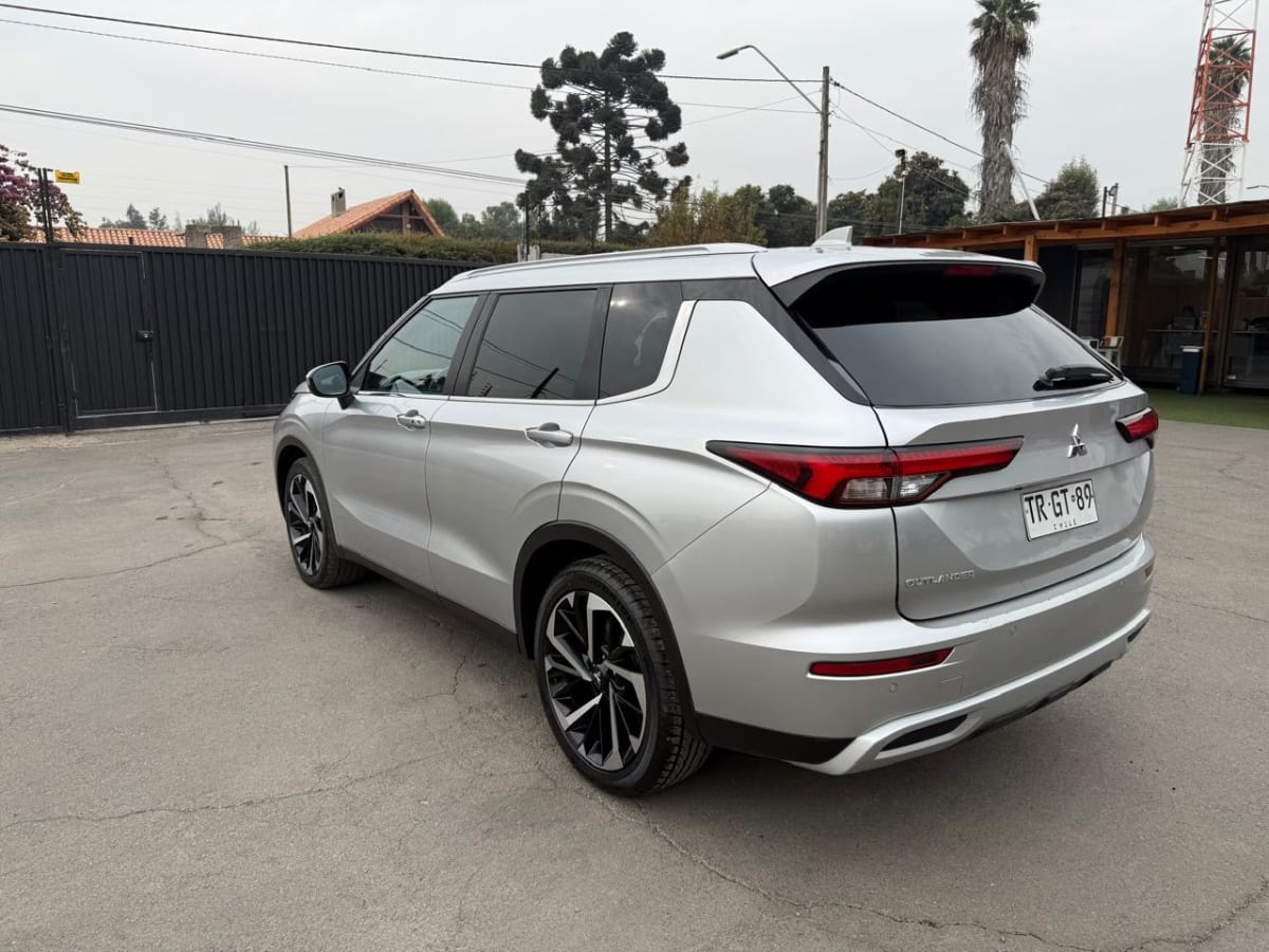 2024 Mitsubishi Outlander GLS 4x4 Plata - Miniatura 3
