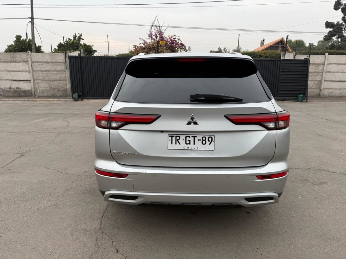 2024 Mitsubishi Outlander GLS 4x4 Plata - Miniatura 4