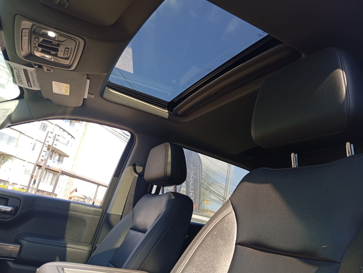 2022 Chevrolet Silverado CC LTZ Plata - Miniatura 8