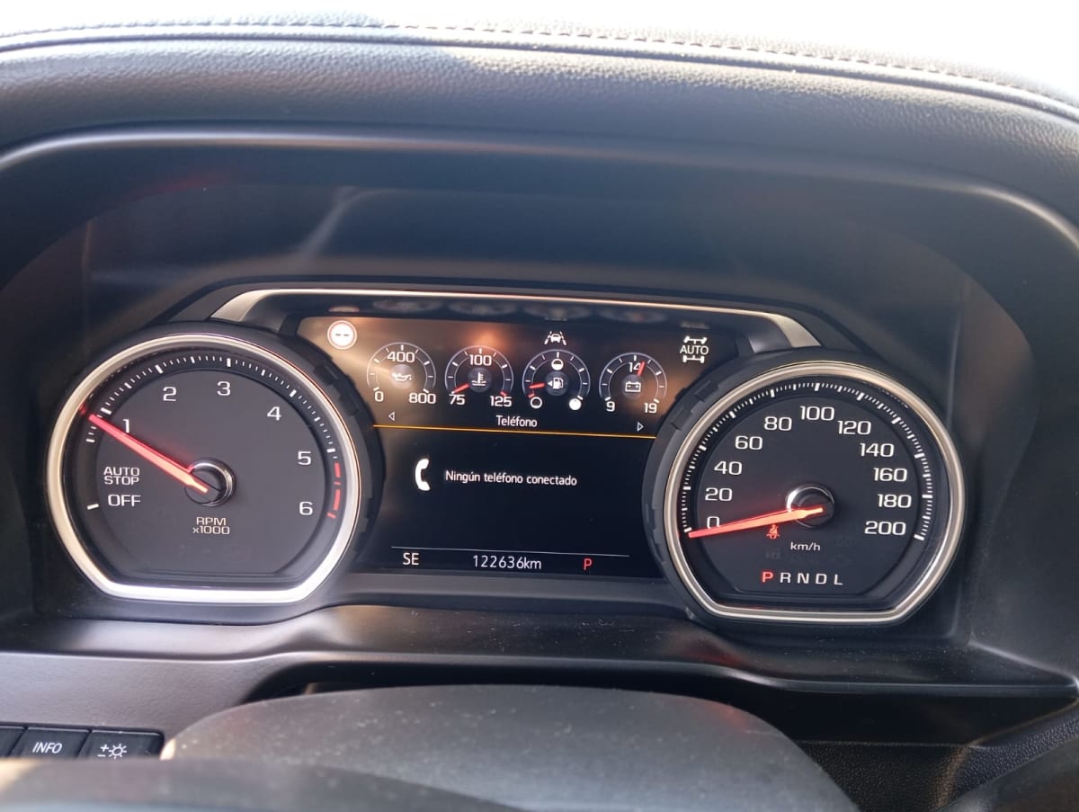 2022 Chevrolet Silverado CC LTZ Plata - Miniatura 10