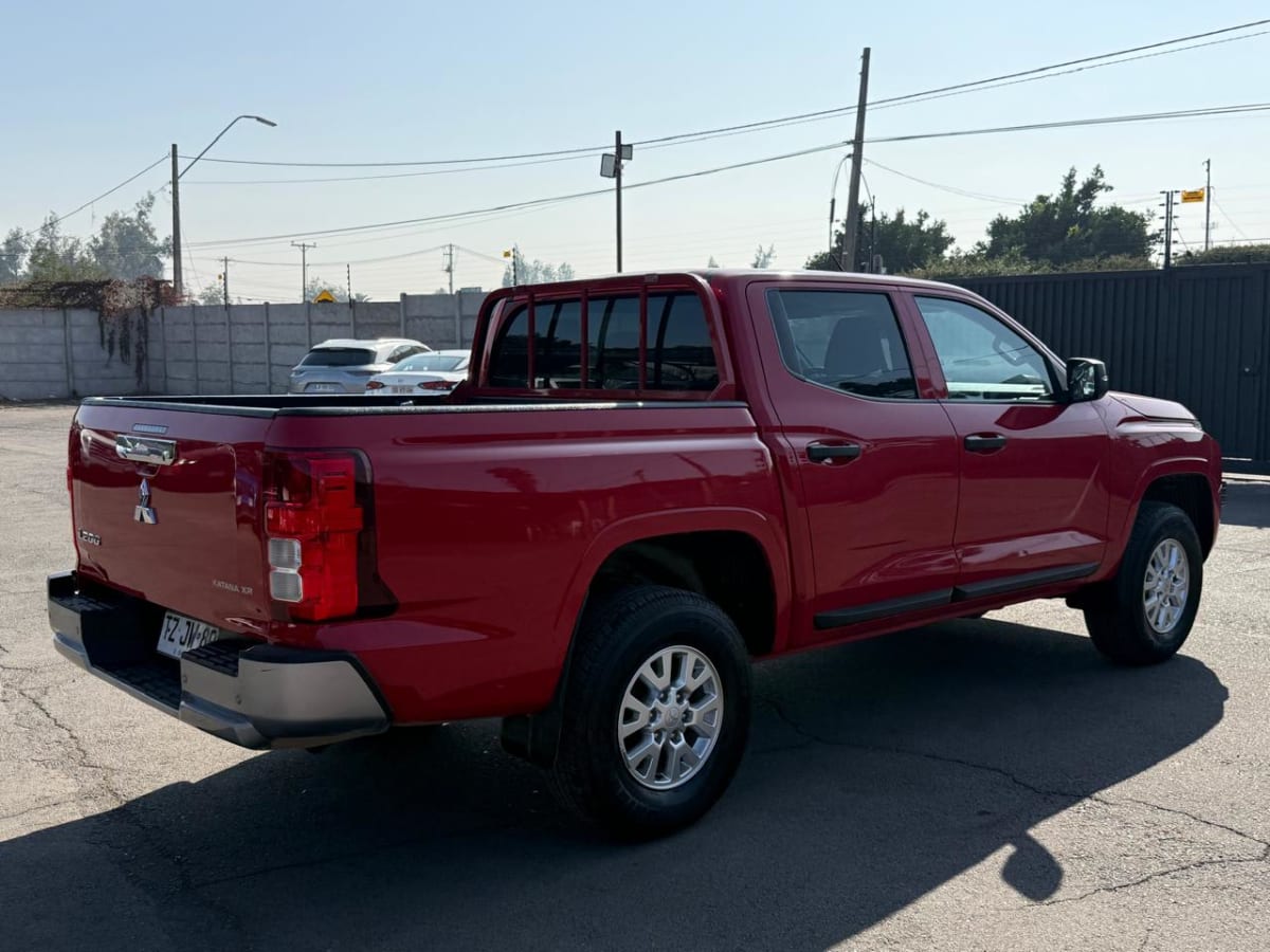 2025 Mitsubishi L200 Katana XR Rojo - Miniatura 5