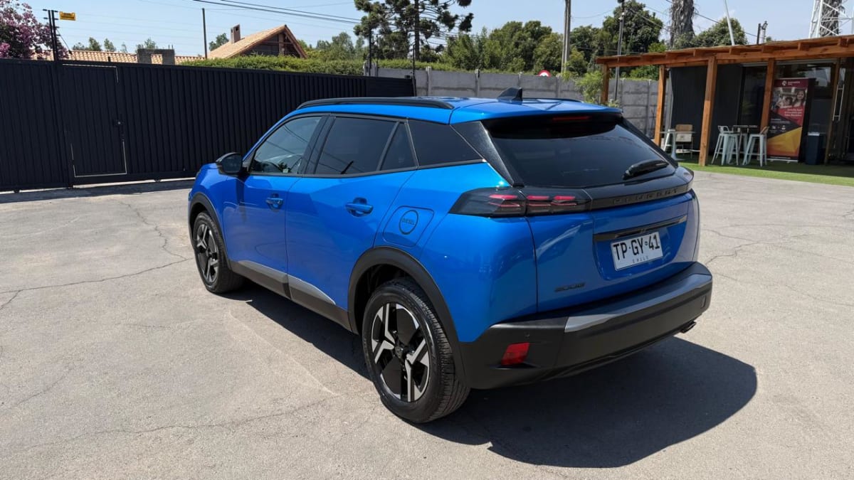 2024 Peugeot 2008 Blue HDI Azul - Miniatura 3