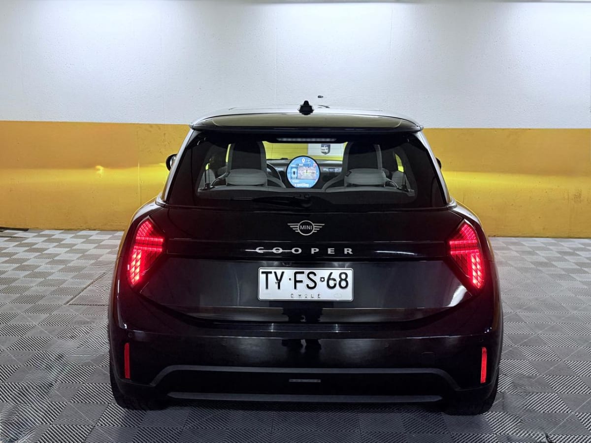 2025 MINI Cooper C 1.5 Negro - Miniatura 4