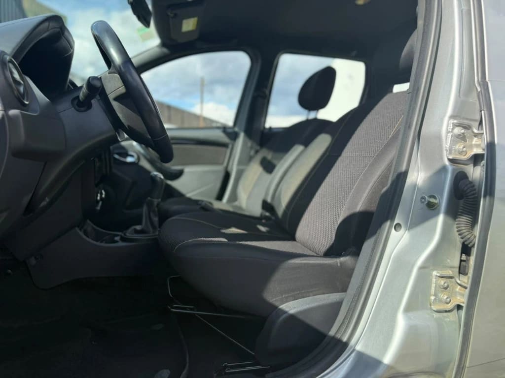 2018 Renault Duster 1.6 Gris - Miniatura 10