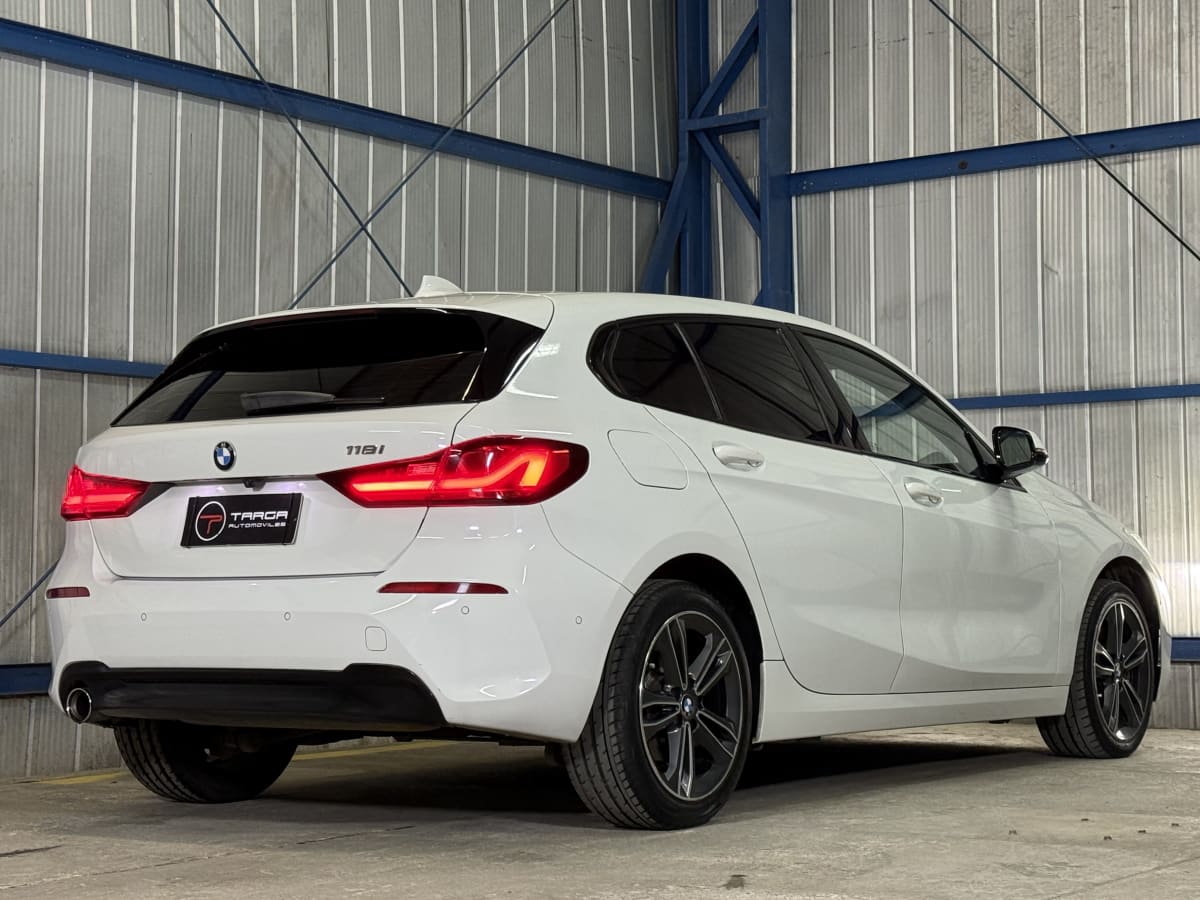 2021 BMW 118i 1.5T - Miniatura 3