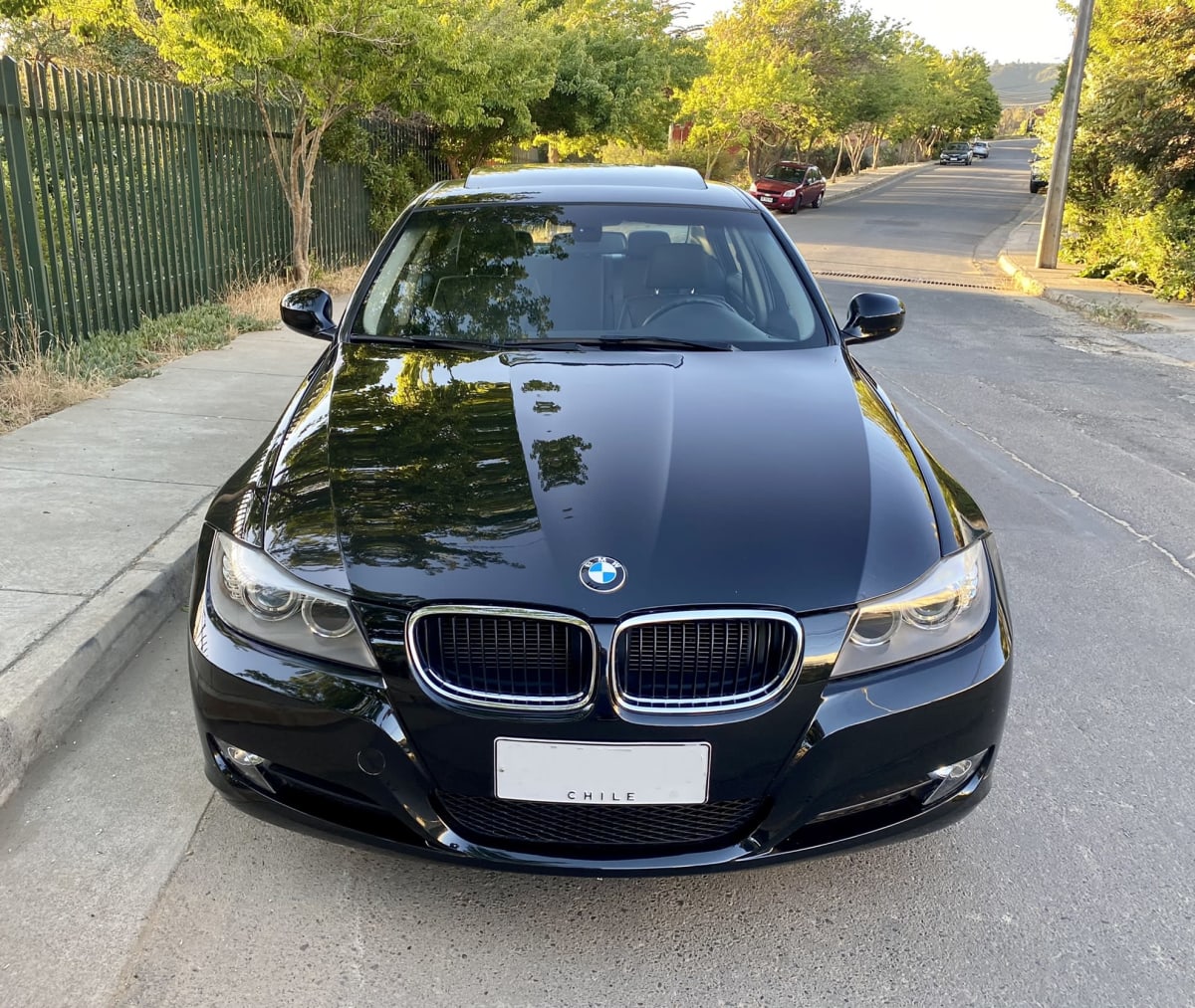 2011 BMW 320I - Miniatura 4