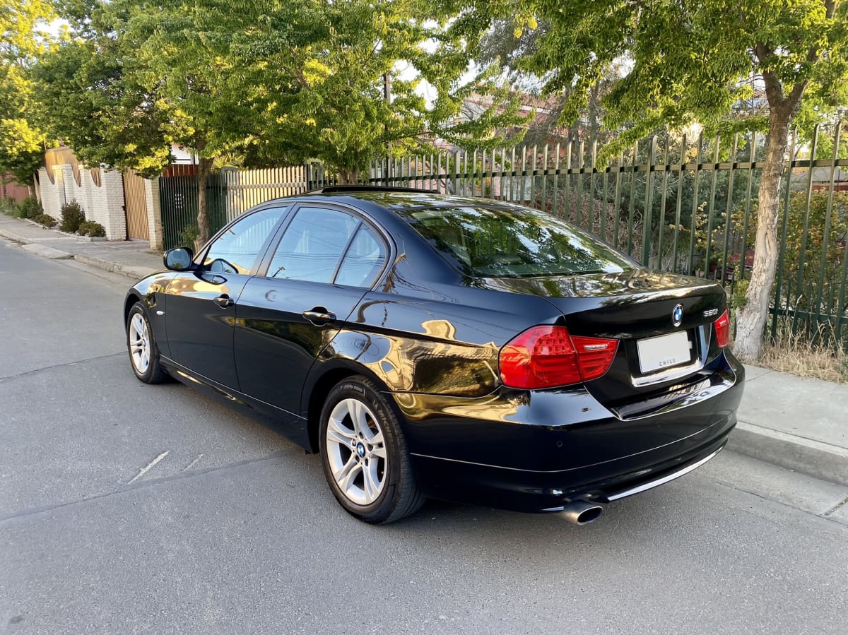 2011 BMW 320I - Miniatura 6