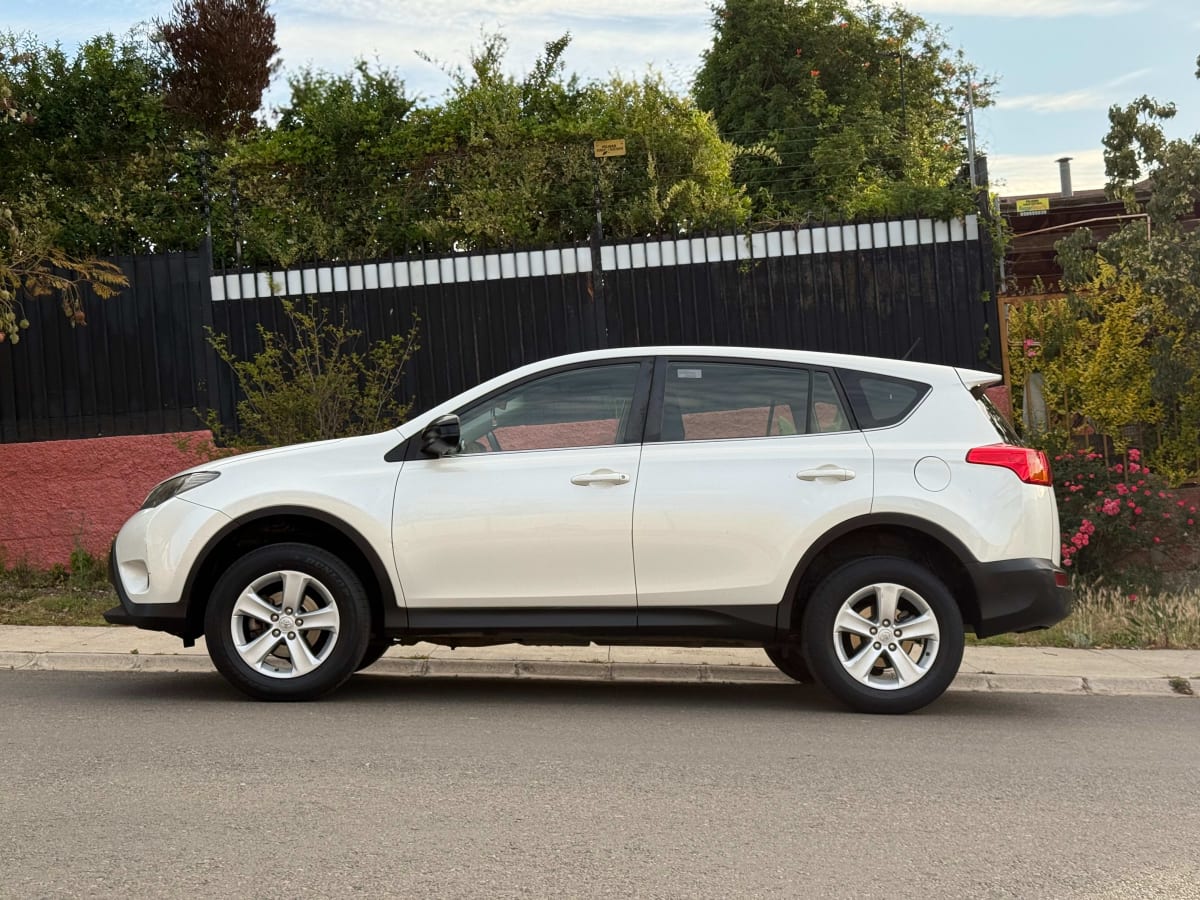 2014 Toyota RAV4 Lujo - Miniatura 3