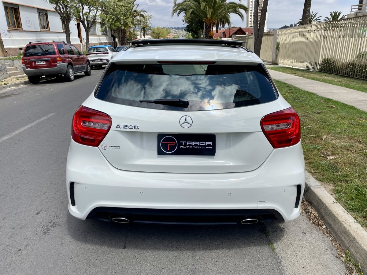 2014 Mercedes-Benz A200 - Miniatura 4