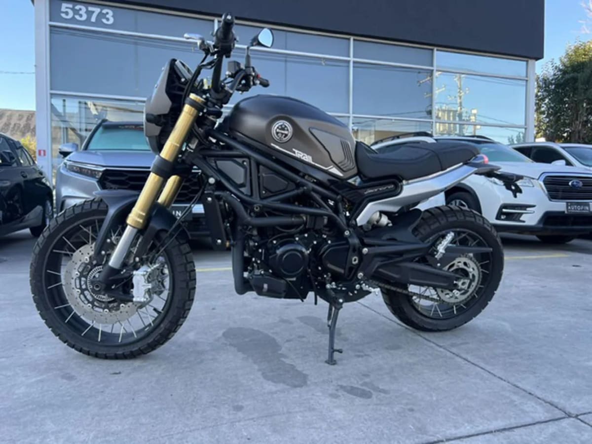2024 Benelli LEONCINO Negro - Imagen 1