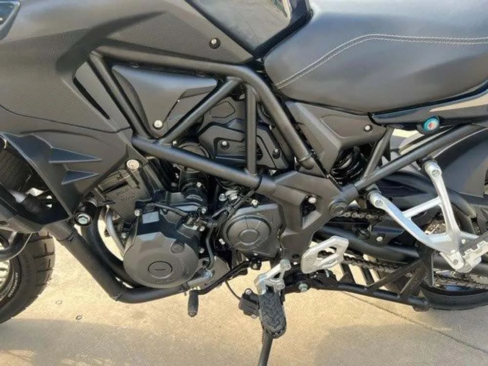 2025 Benelli TRX 502X Azul - Miniatura 10