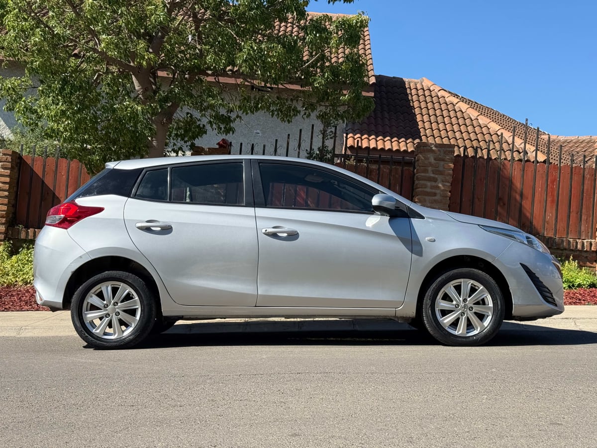 2019 Toyota Yaris Sport - Miniatura 2
