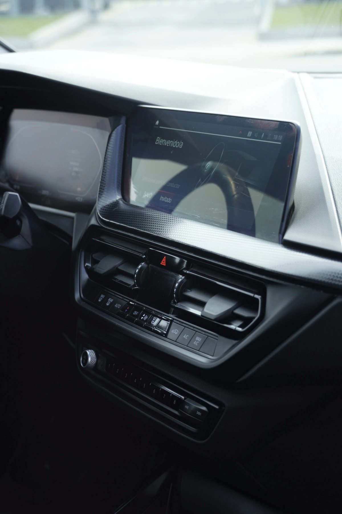 2024 Bmw 118 1 Negro - Miniatura 8