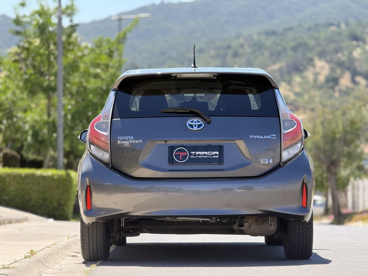 2018 Toyota Prius C - Miniatura 4