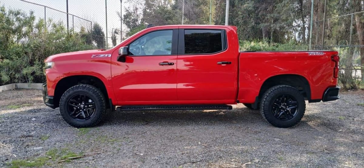 2021 Chevrolet SILVERADO DOBLE Rojo - Miniatura 7