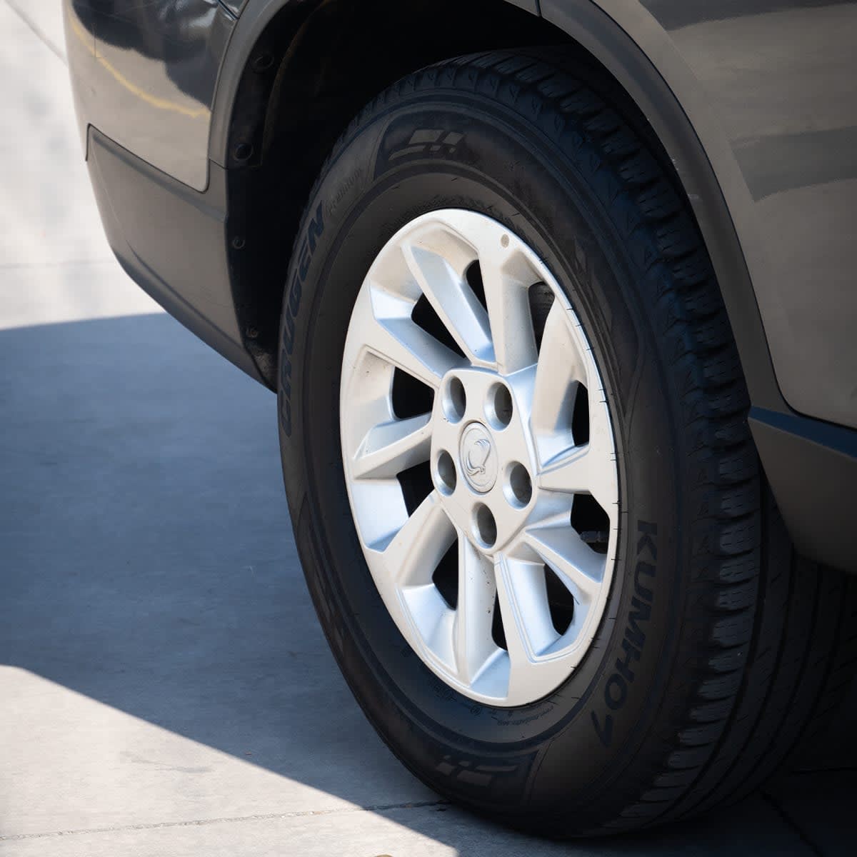 2023 SsangYong REXTON 2 Gris - Miniatura 3