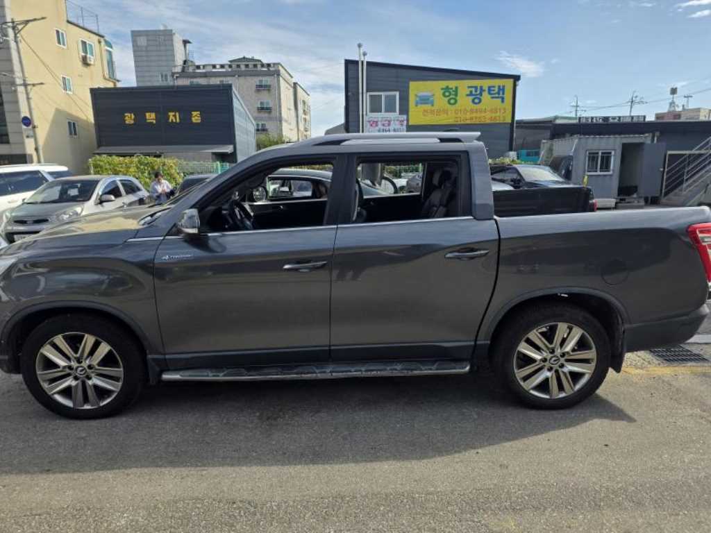 2019 SsangYong Rexton Sports - Miniatura 3