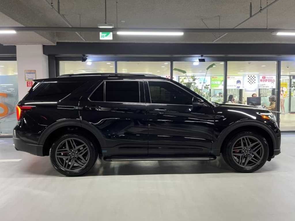 2025 Ford Explorer 6th - Miniatura 3