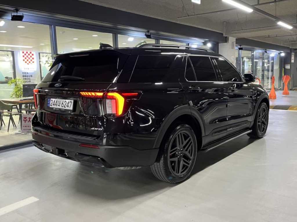 2025 Ford Explorer 6th - Miniatura 4
