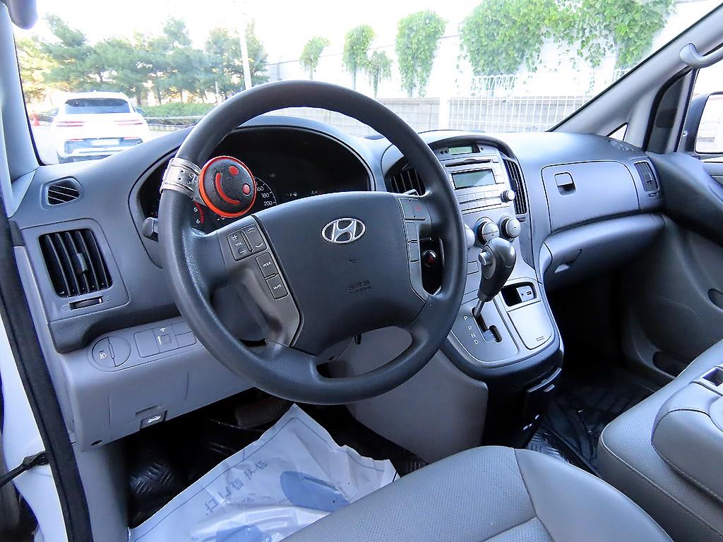 2014 Hyundai Starex Van Blanco - Miniatura 7
