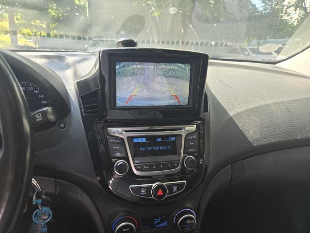 2016 Hyundai Accent New Gris - Miniatura 5