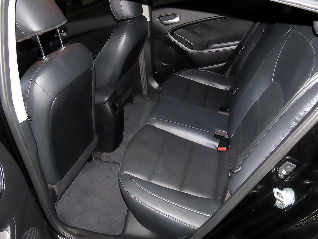 2017 Kia K3 1.6 Negro - Miniatura 7