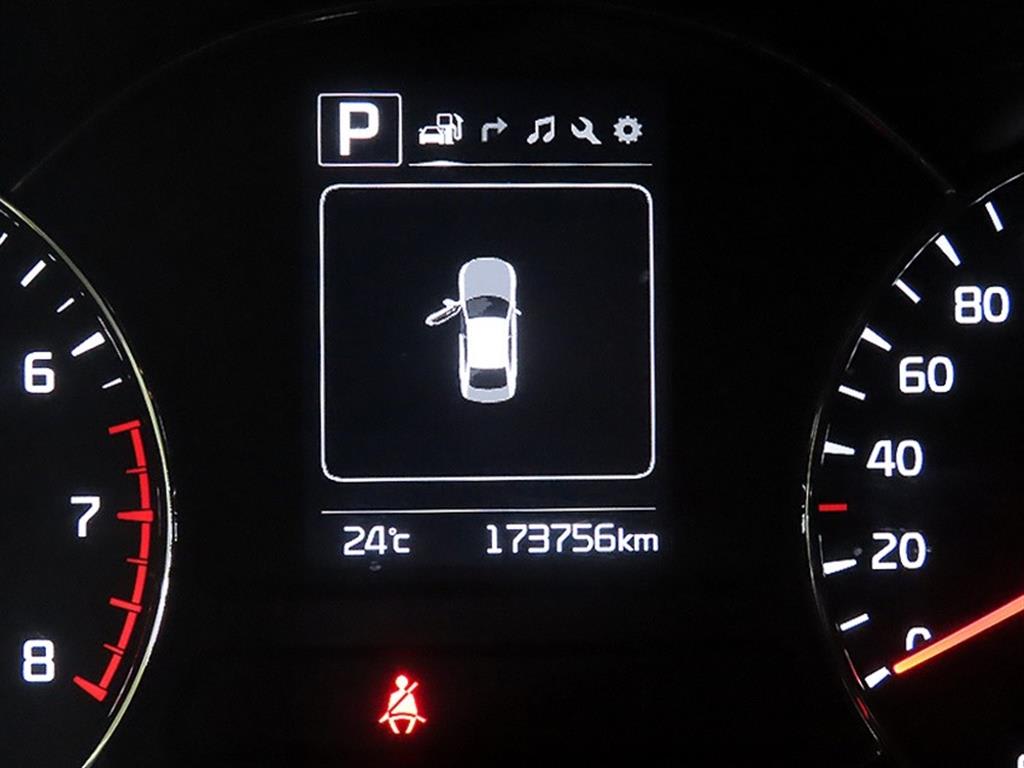 2017 Kia K3 1.6 Negro - Miniatura 9