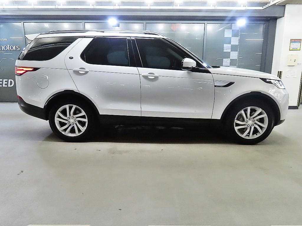 2019 Land Rover Discovery 5 - Miniatura 3