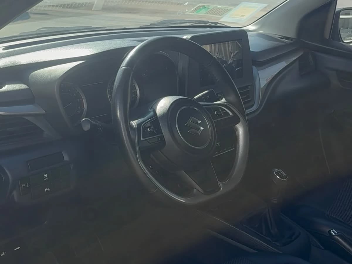 2025 SUZUKI Baleno 1.6 Gris - Miniatura 9