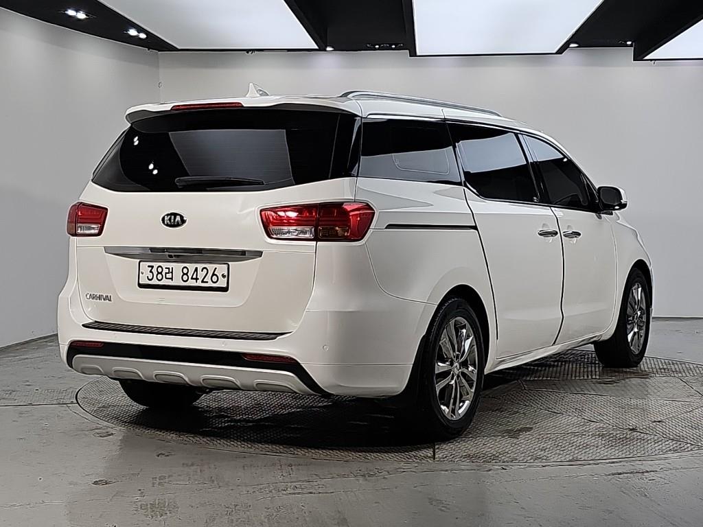 2016 KIA Carnival Ref 418452 White - Miniatura 4