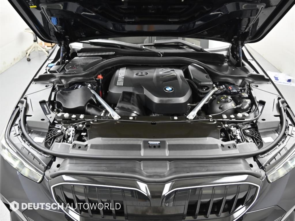 2025 BMW Serie 5 5 Series Ref 418441 Electricity Black - Miniatura 6