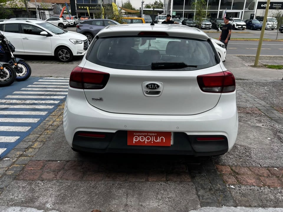2019 KIA RIO 5 - Miniatura 5
