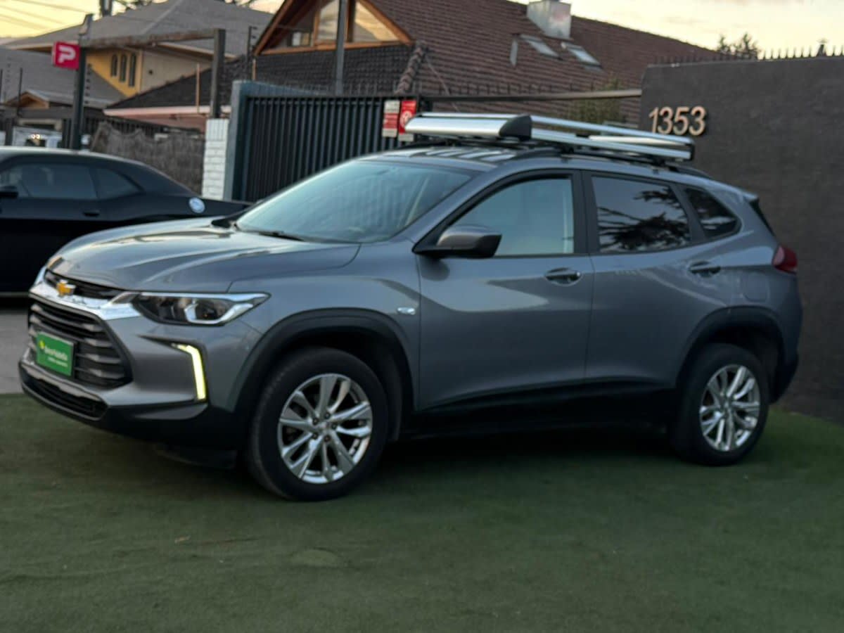 2022 Chevrolet TRACKER 1.2T Gris - Miniatura 4