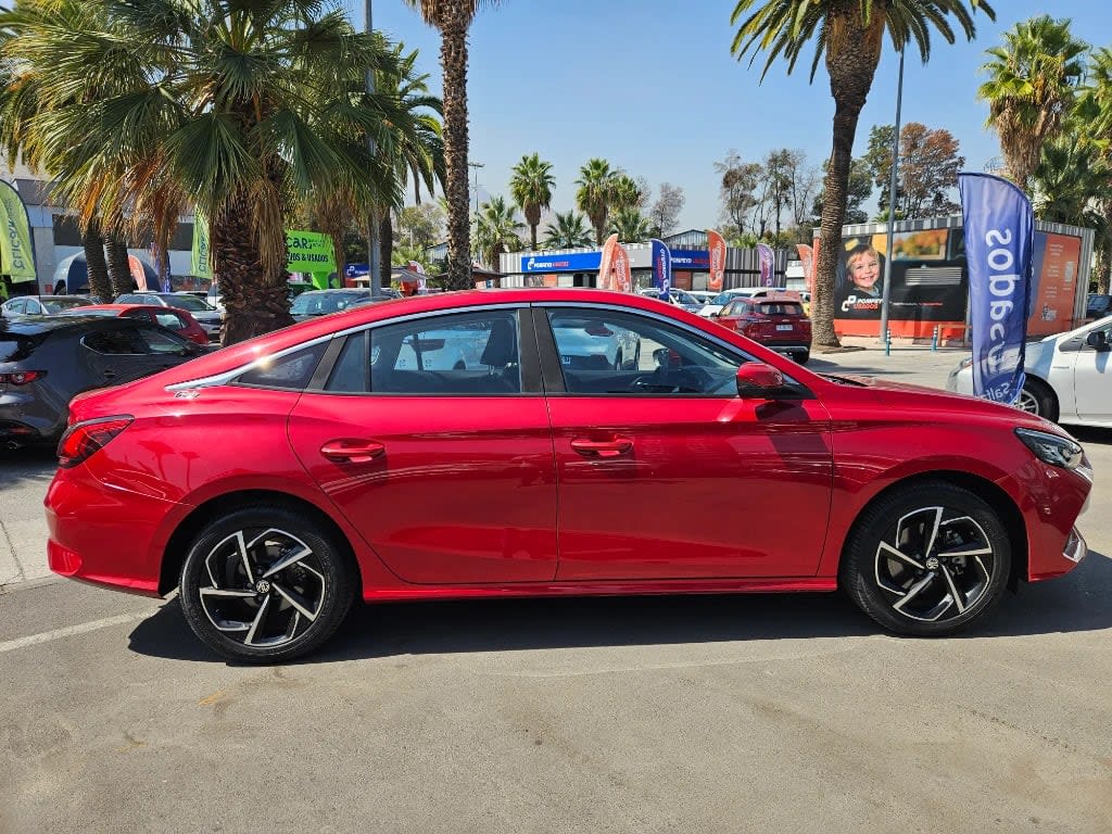2024 MG Gt DCT Rojo - Miniatura 4