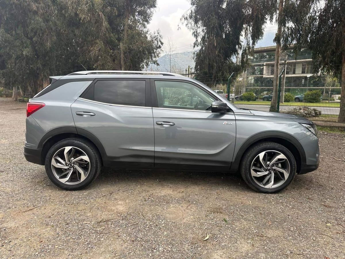 2023 SsangYong NEW KORANDO LIMITED 1.5 AUT 1.5T Gris - Miniatura 4