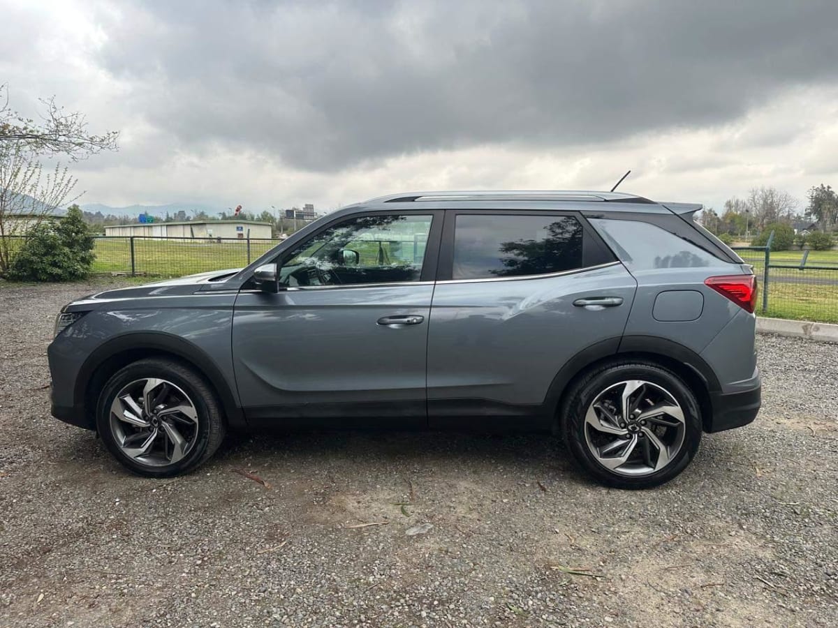 2023 SsangYong NEW KORANDO LIMITED 1.5 AUT 1.5T Gris - Miniatura 8