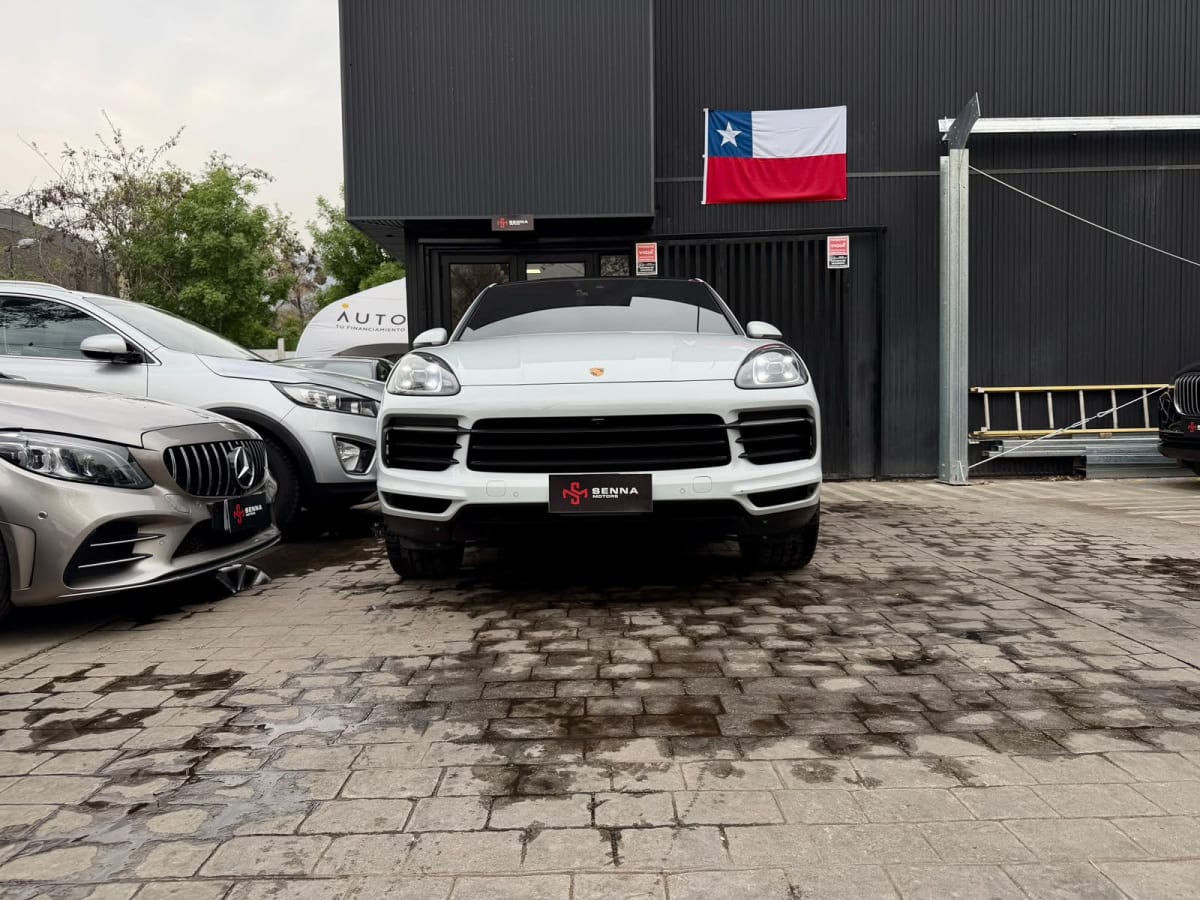 2021 Porsche Cayenne Coupe - Miniatura 2