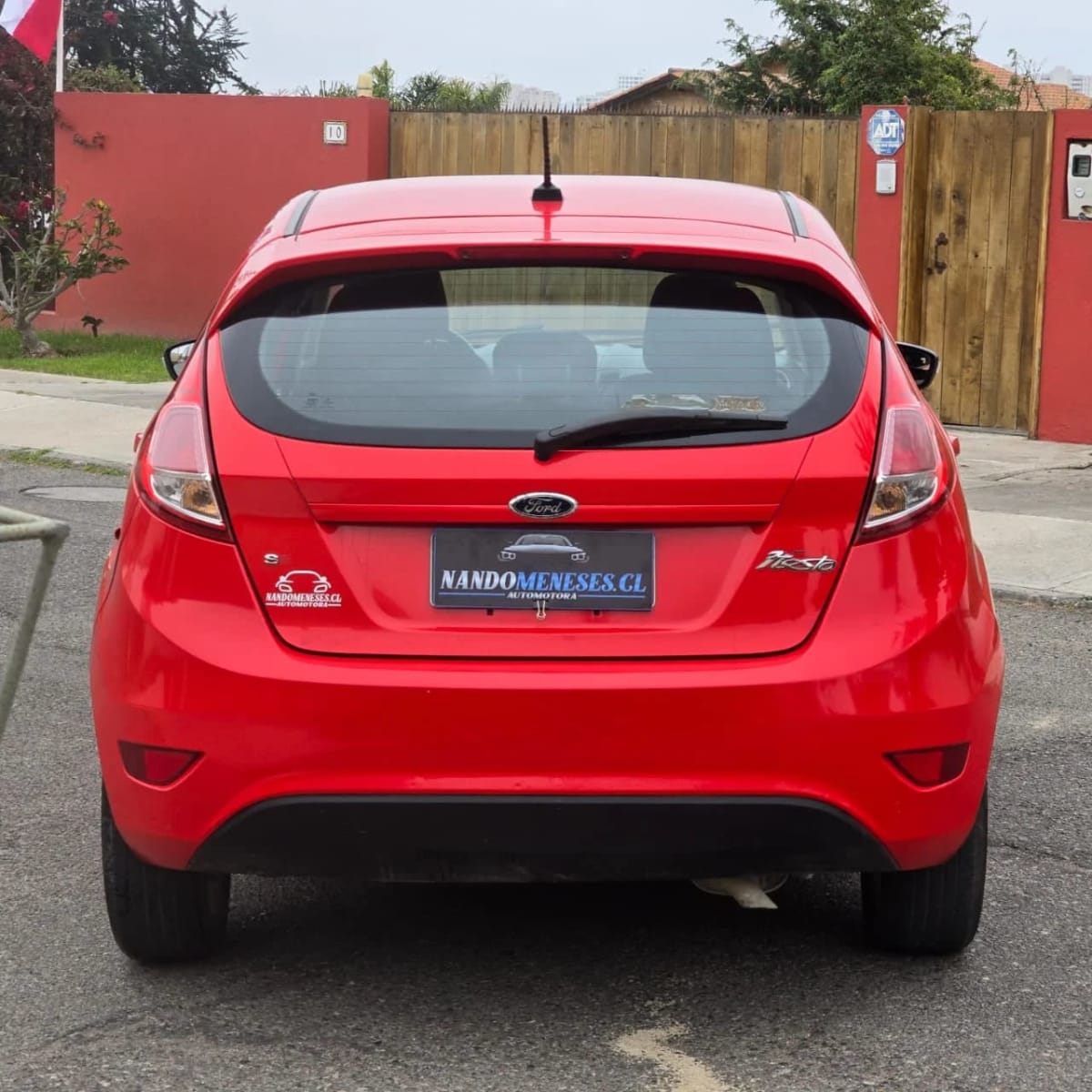 2014 Ford Fiesta - Miniatura 9