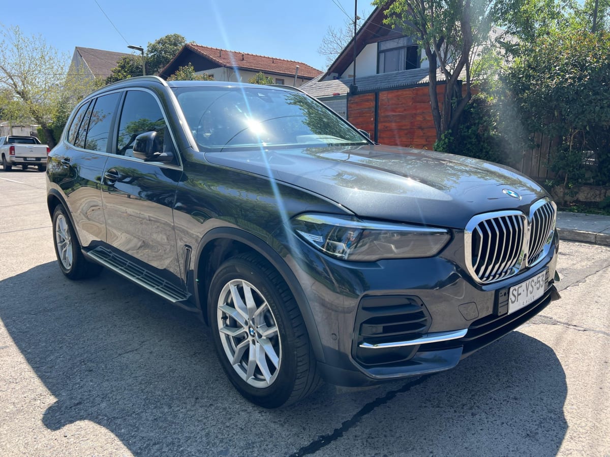 2023 BMW X5 Xdrive Gris - Miniatura 3