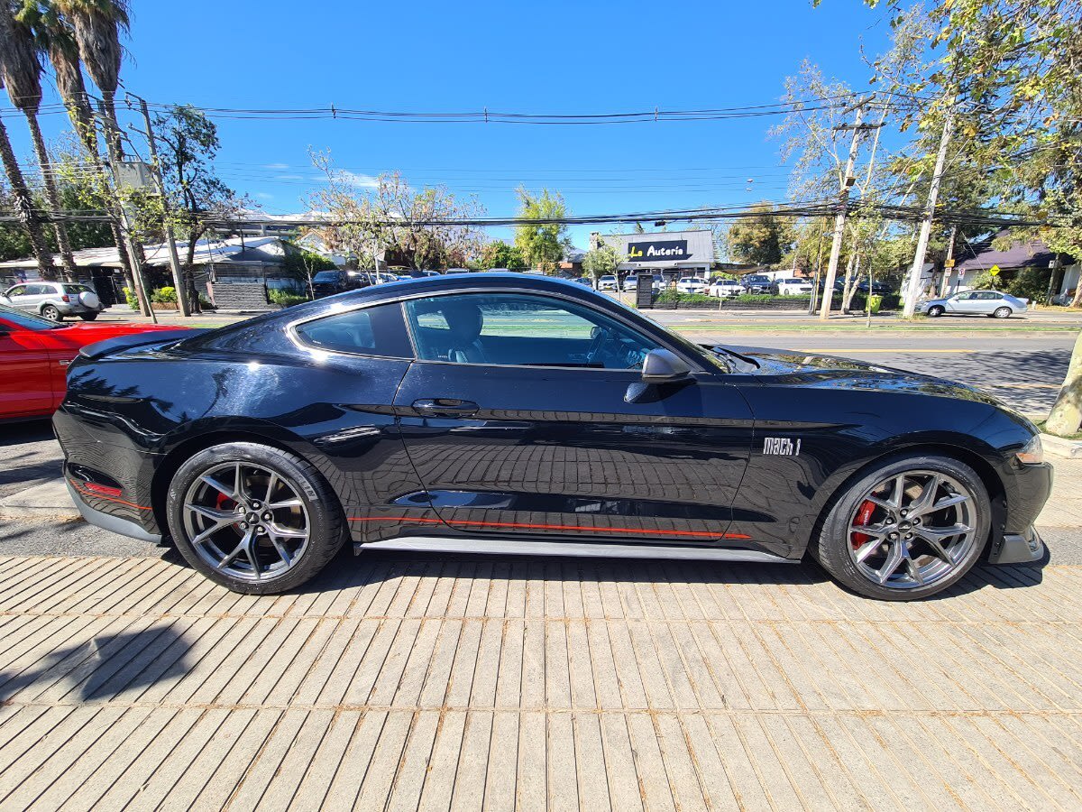 2022 Ford Mustang 5.0 Negro - Miniatura 6