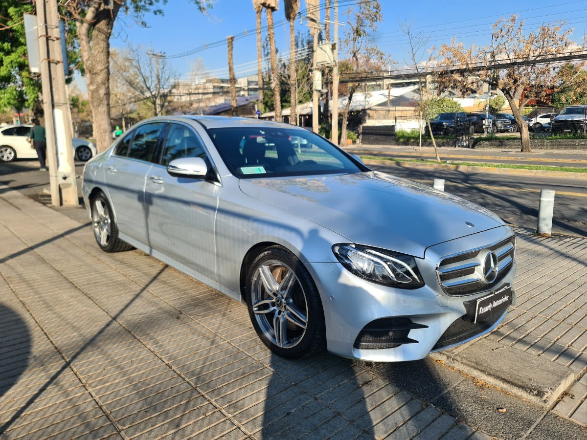 2019 Mercedes-Benz E300 2.0 Gris - Miniatura 2
