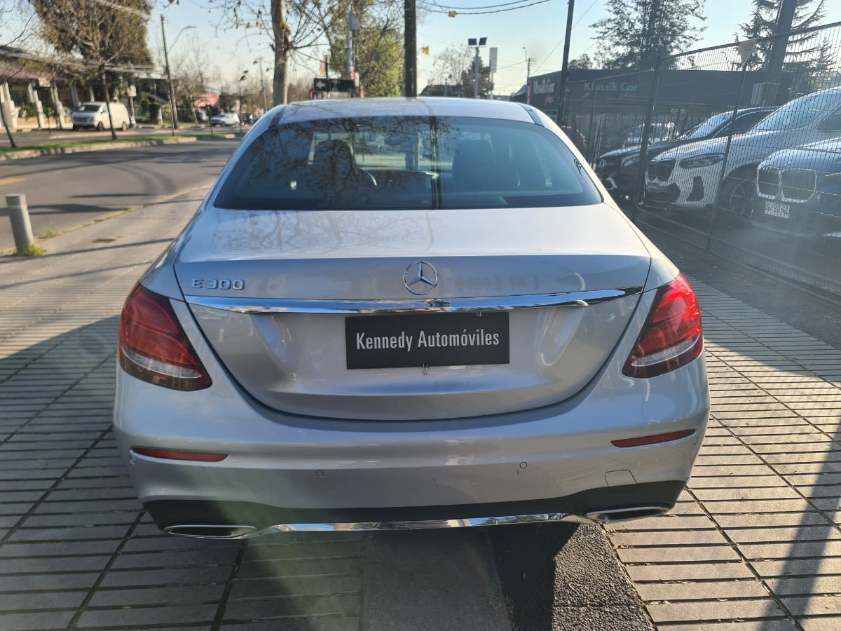2019 Mercedes-Benz E300 2.0 Gris - Miniatura 9