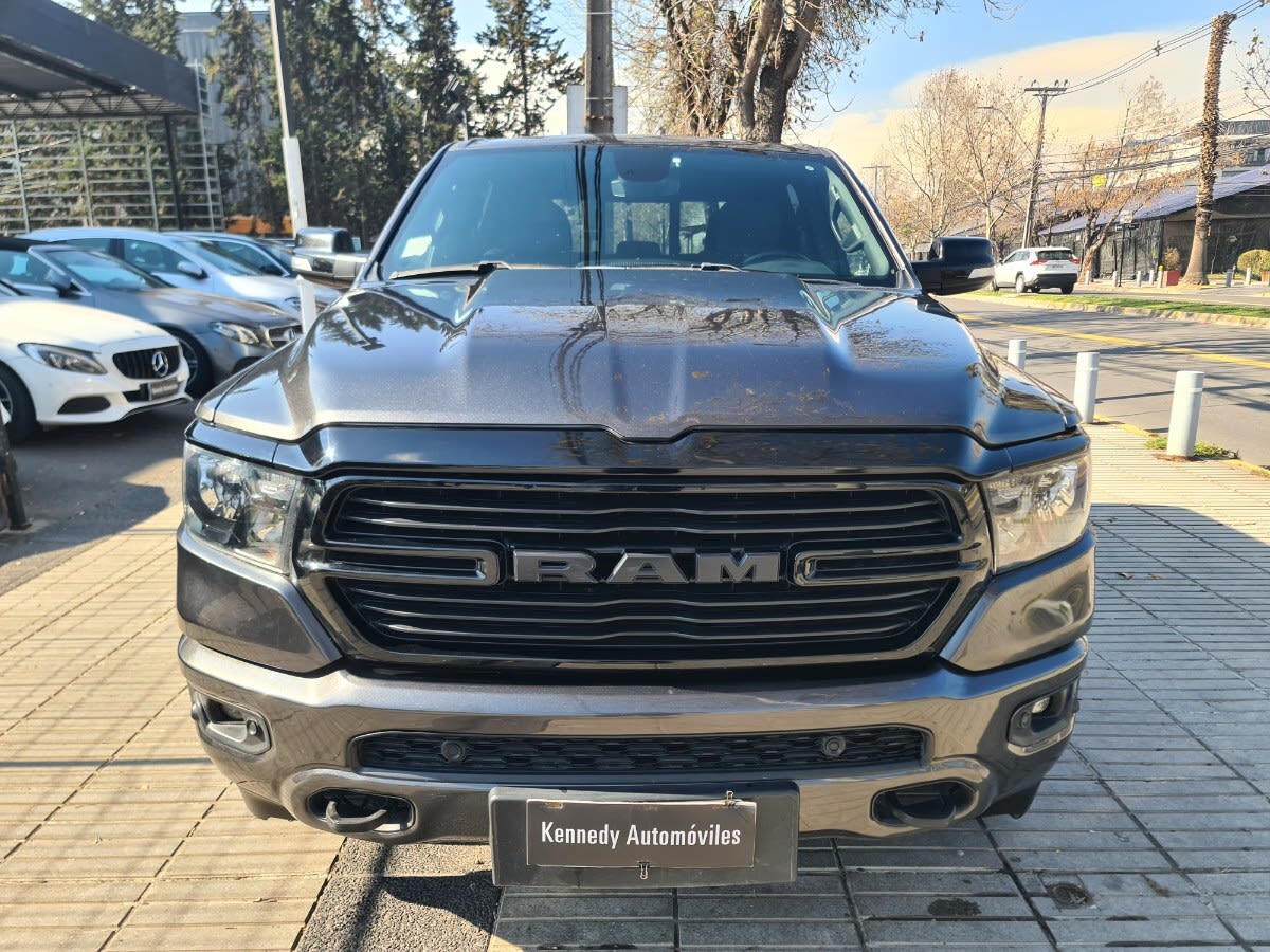 2022 Ram 1500 BIG Gris - Miniatura 7